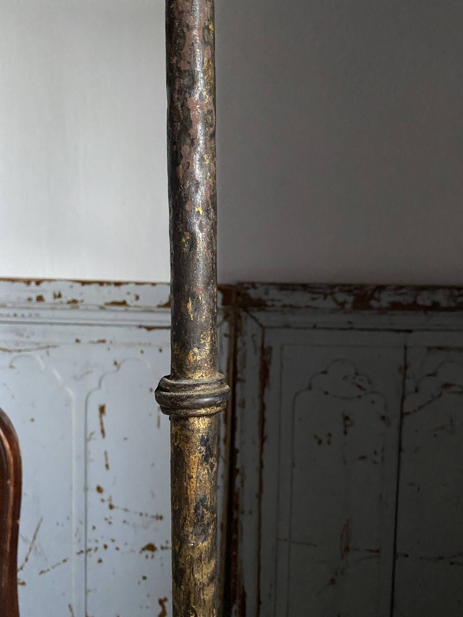 Floor candelabrum