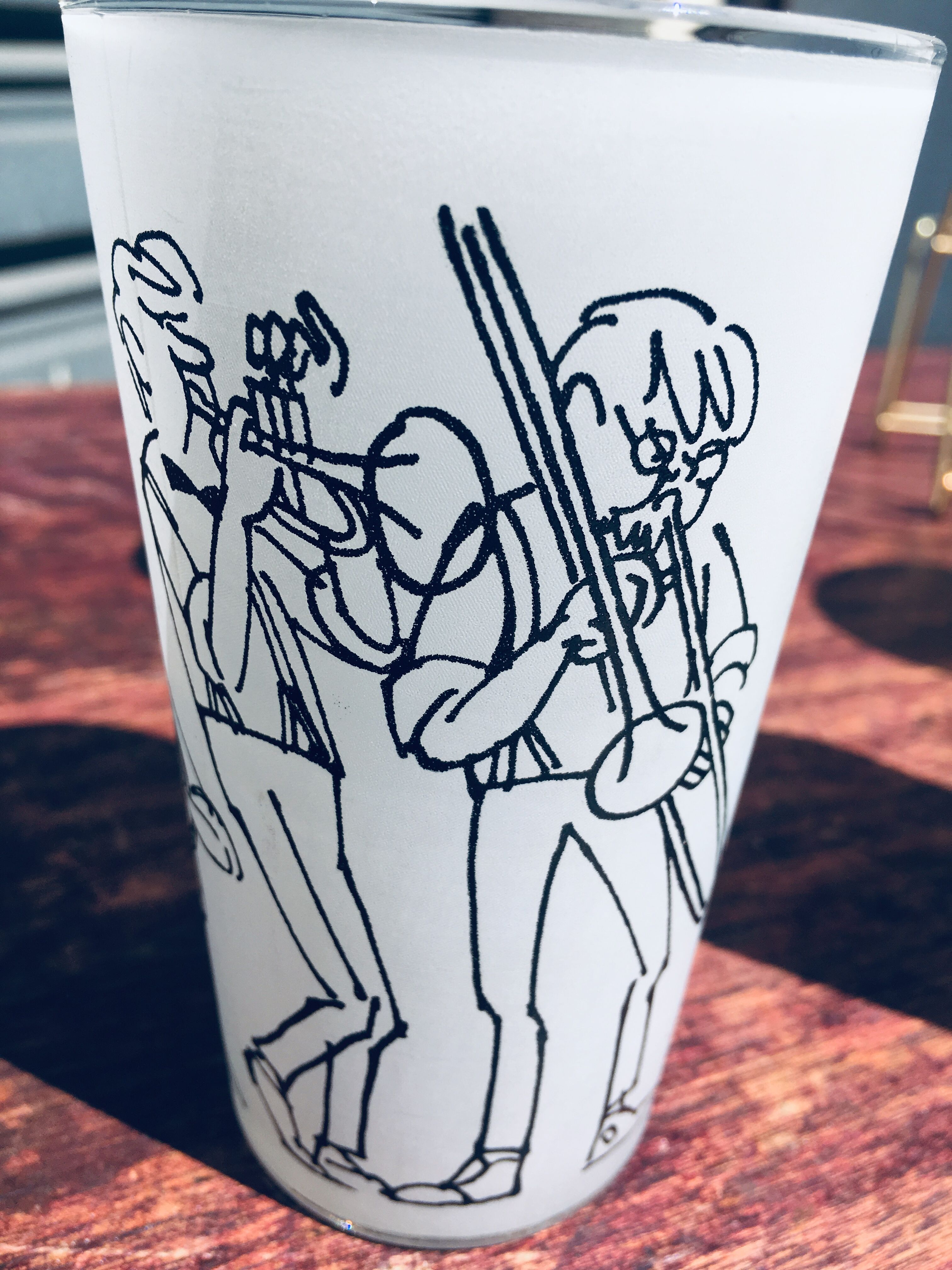 Set of glasses drawn by Cabù