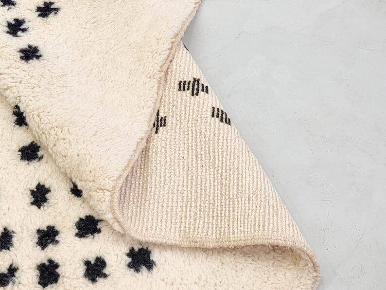 Handmade pure wool rug, size 140 x 260 cm.