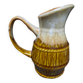 Sandstone pitcher