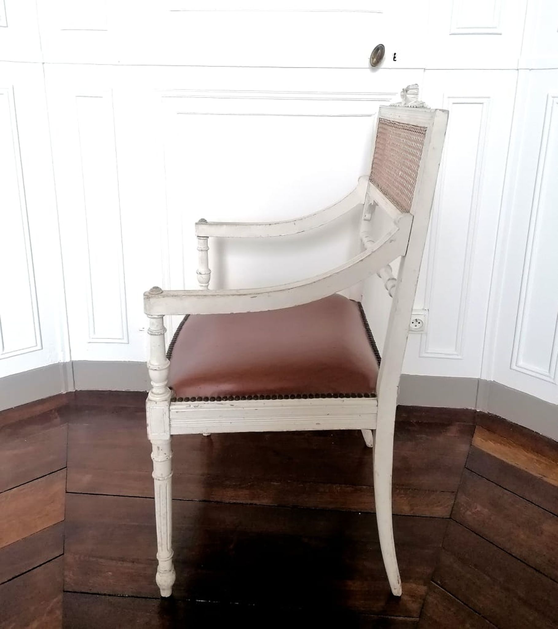Fauteuil canné de style Louis XV bois laqué