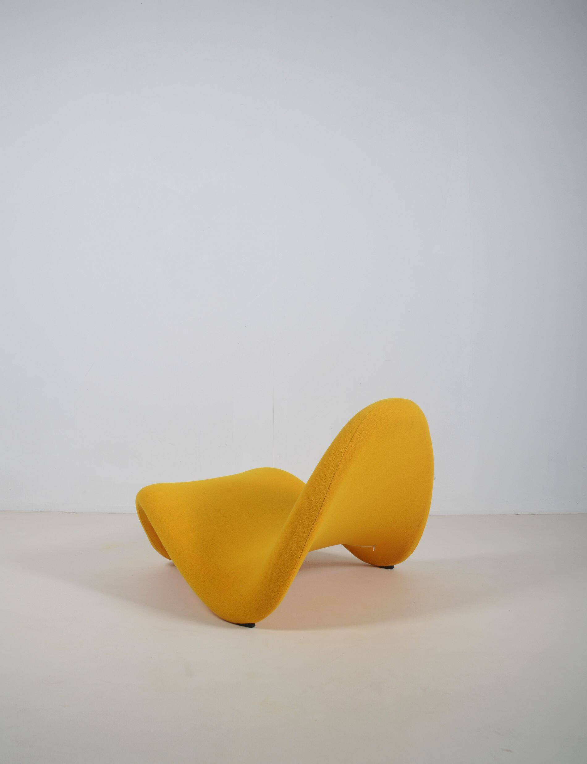 Yellow F577 Tongue designed by Pierre Paulin for Artifort