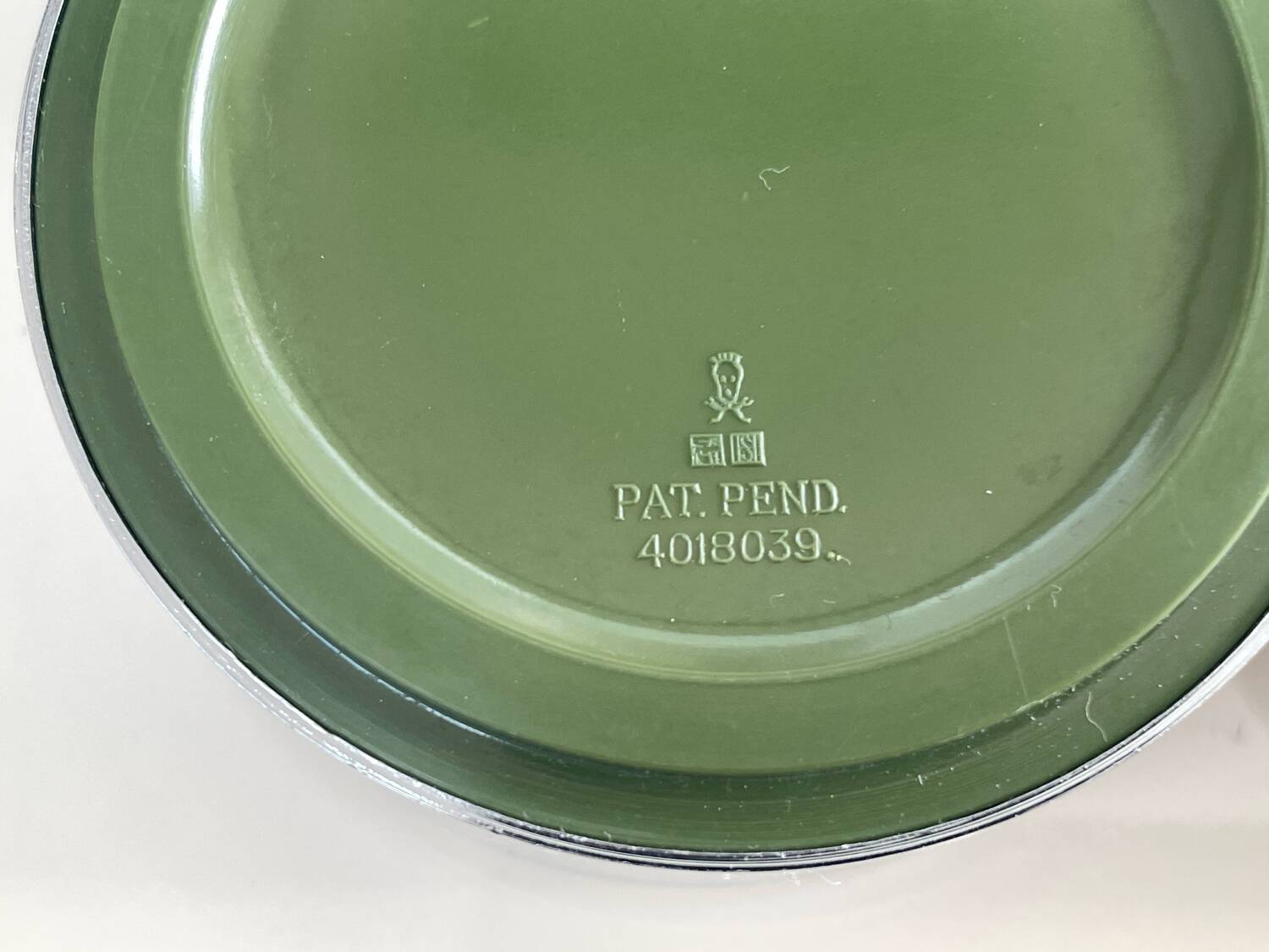 Set of 5 designer ashtrays by Isamu Kenmochi, 1960, original case.