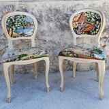 Duo of chairs medallions