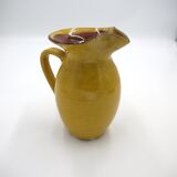 Pichet en céramique jaune