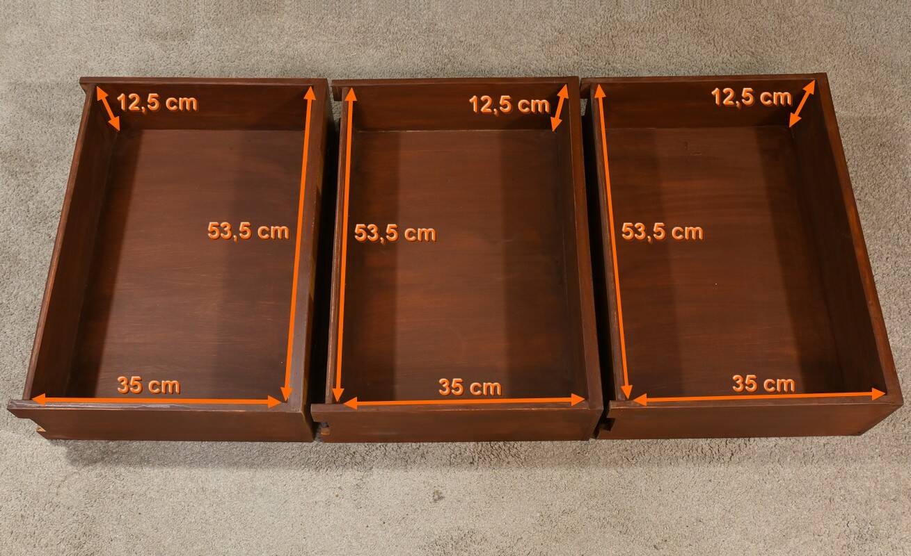 Scriban Showcase in Blond Mahogany, England – 1960