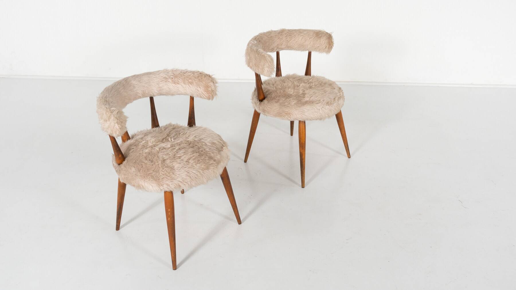 Paire de chaises cocktail scandinaves du milieu du siècle - années 1950