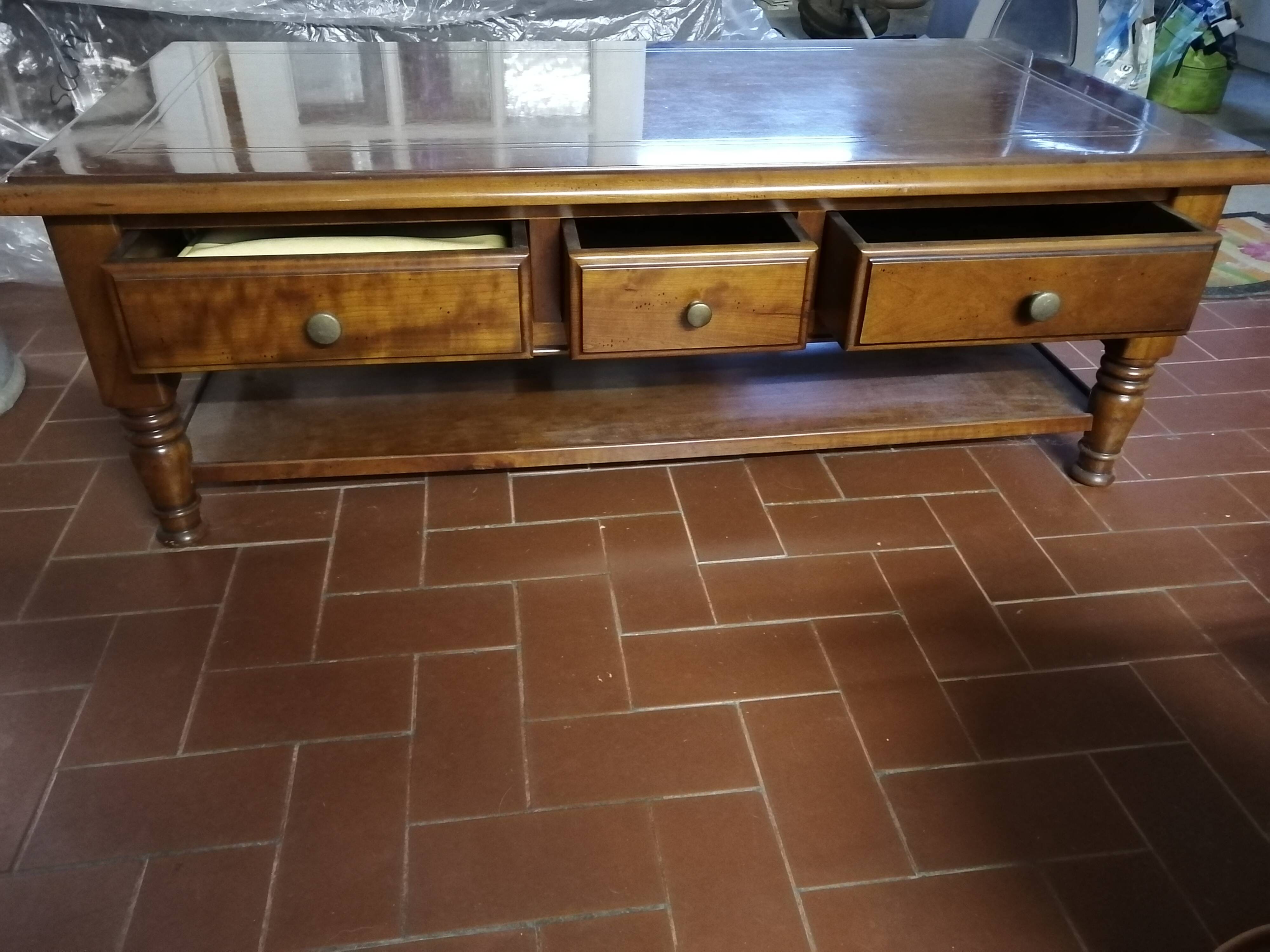Coffee table in cherry and walnut marquetry.