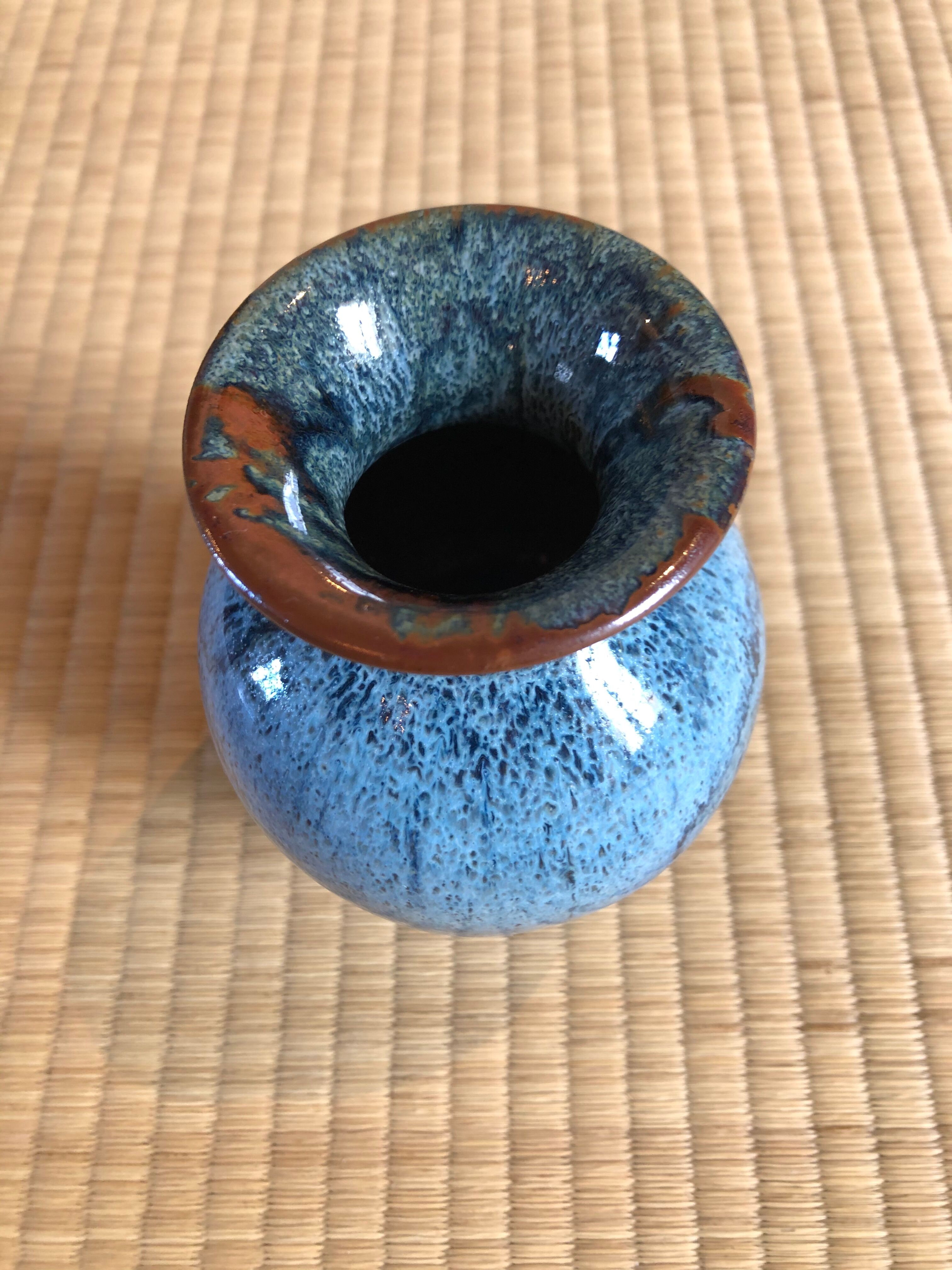 Signed vase in glazed ceramic