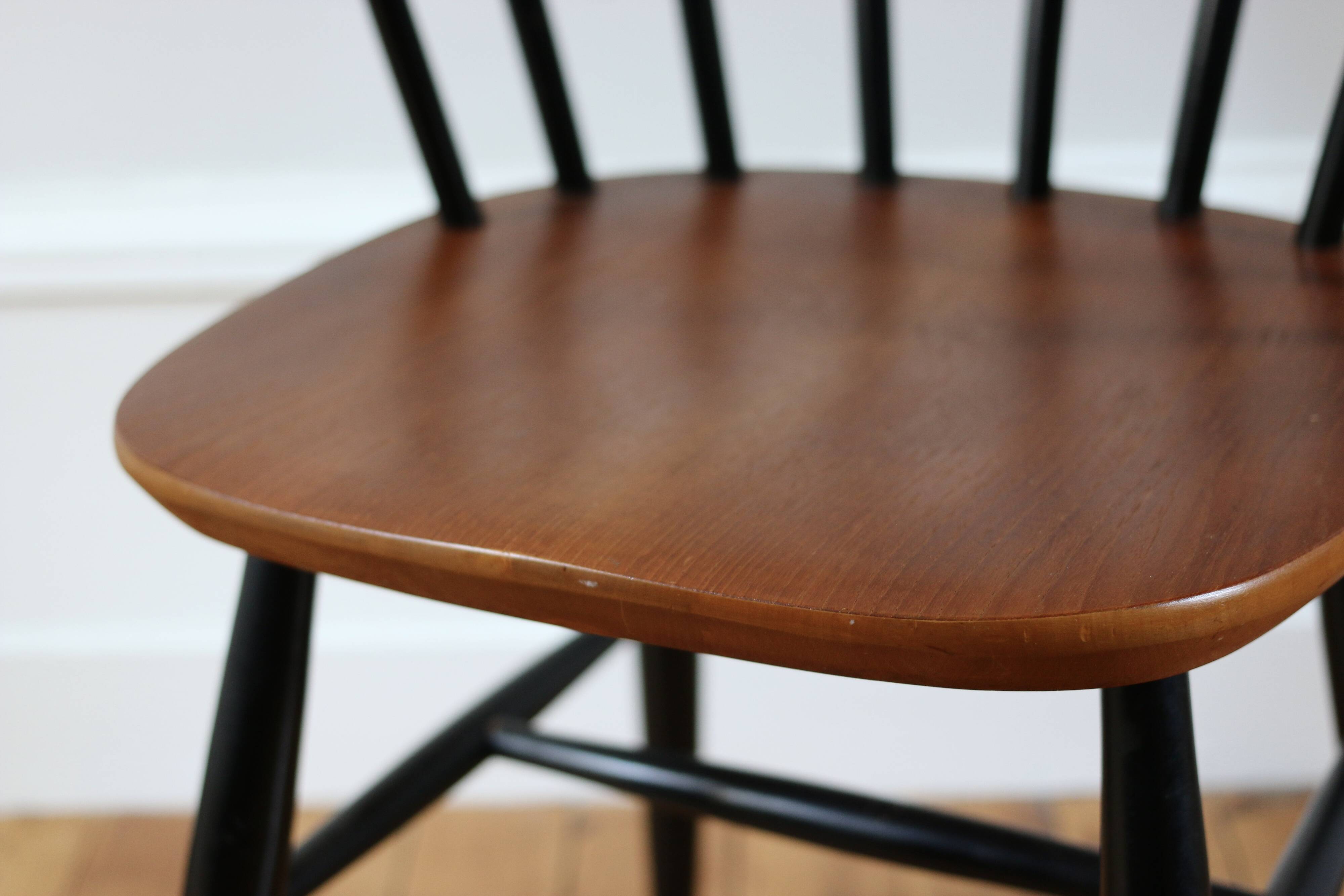 Paire de chaises scandinaves dans le goût de Tapiovaara, 1960