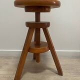 Watchmaker's stool with screw