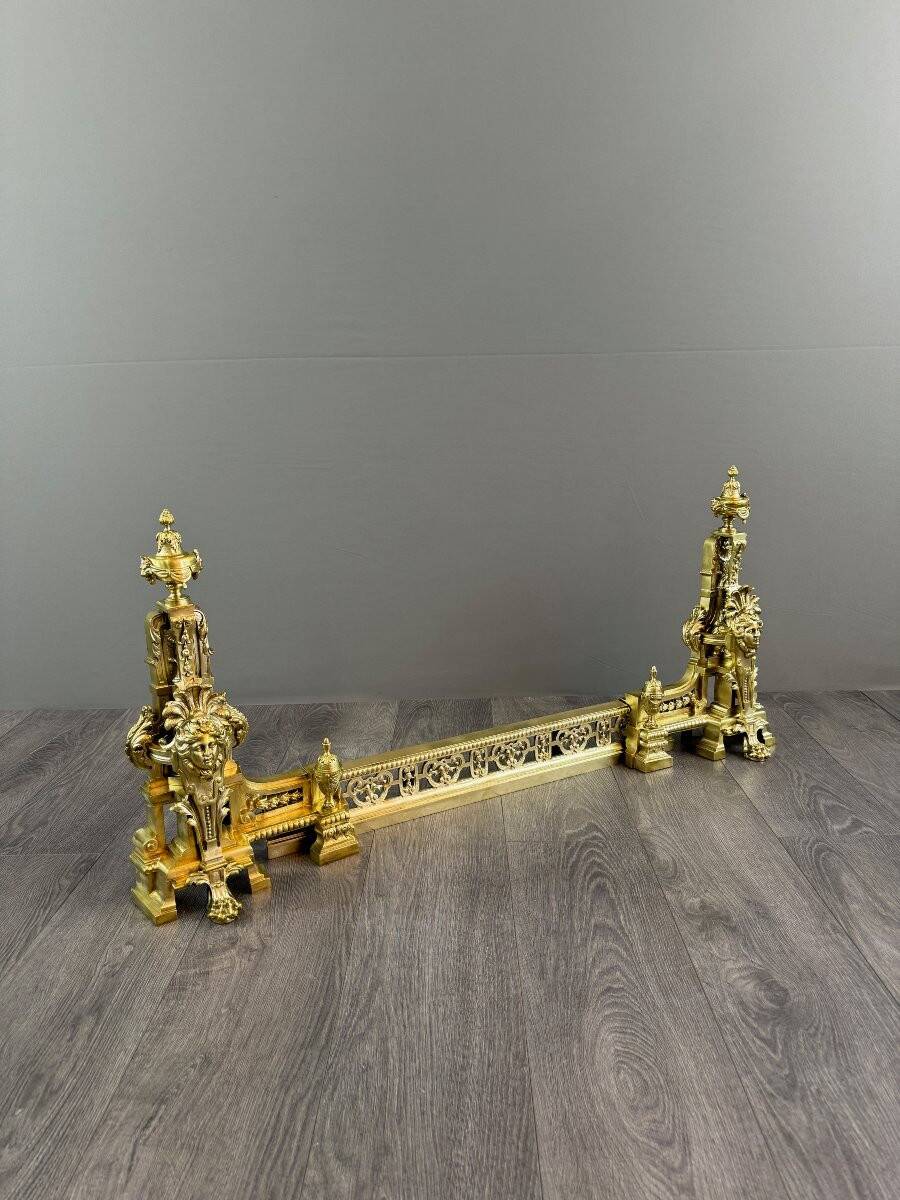 Paire de chenets en bronze doré, style Louis XVI, XIXe Siècle