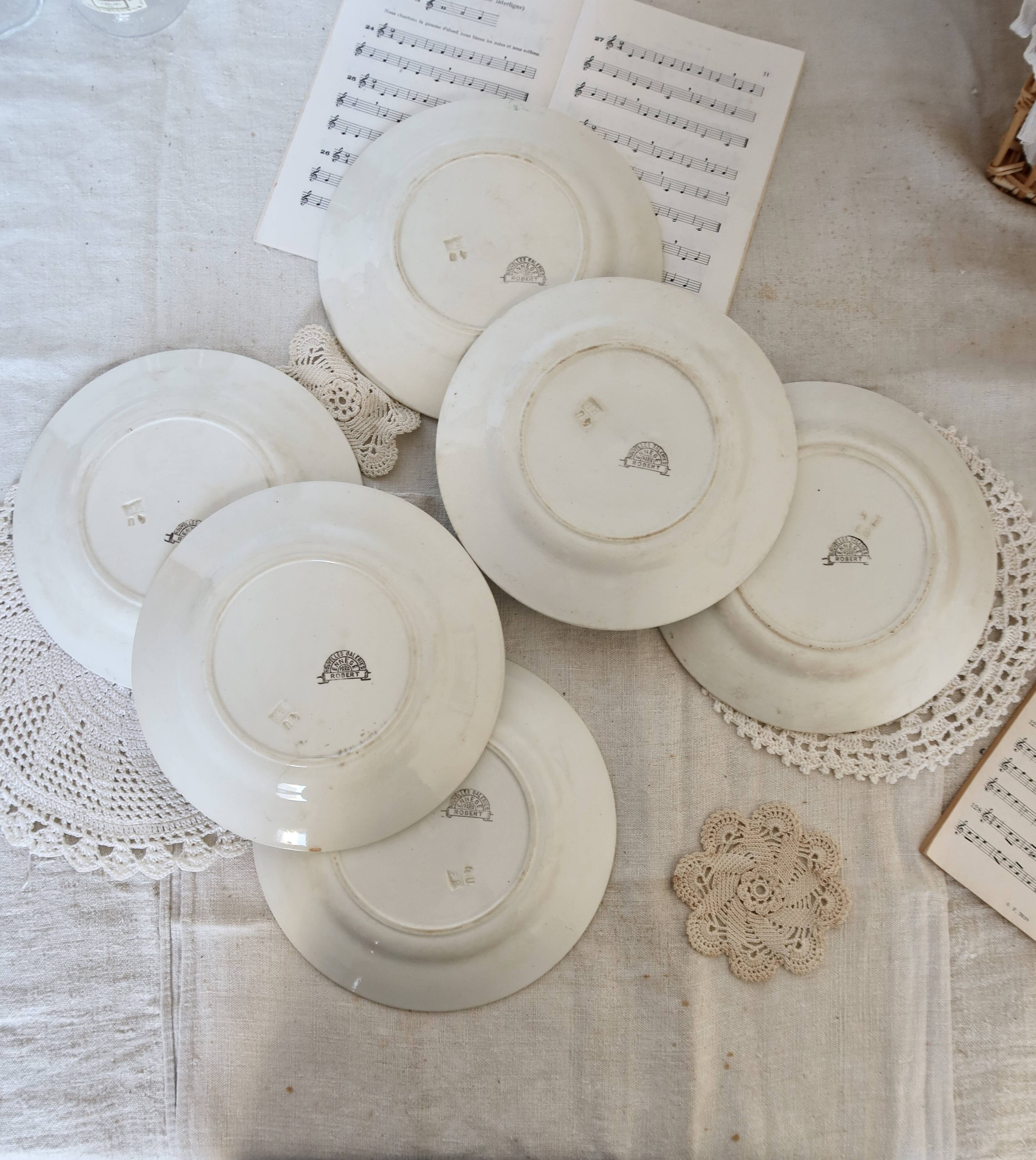 6 flat iron earth plates Nouvelles Galeries Ennegé Paris Robert model 1930s