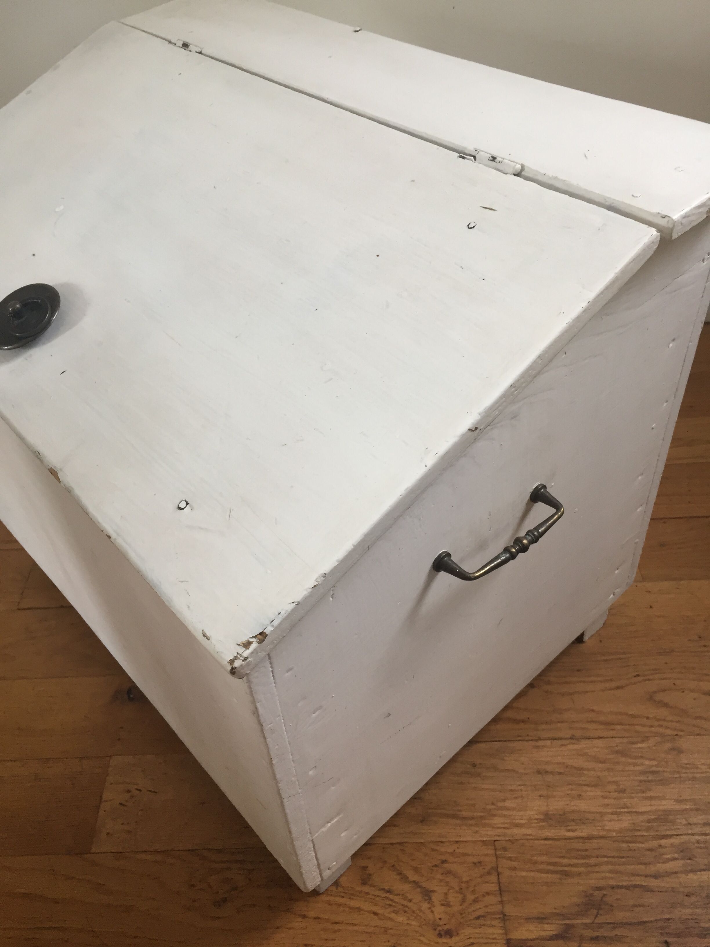 Former asymmetrical chest