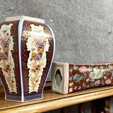 Meeting of 2 porcelain pieces with Asian decorations, 20th century