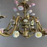 Lustre en porcelaine et laiton à décor de fleurs, XXème siècle