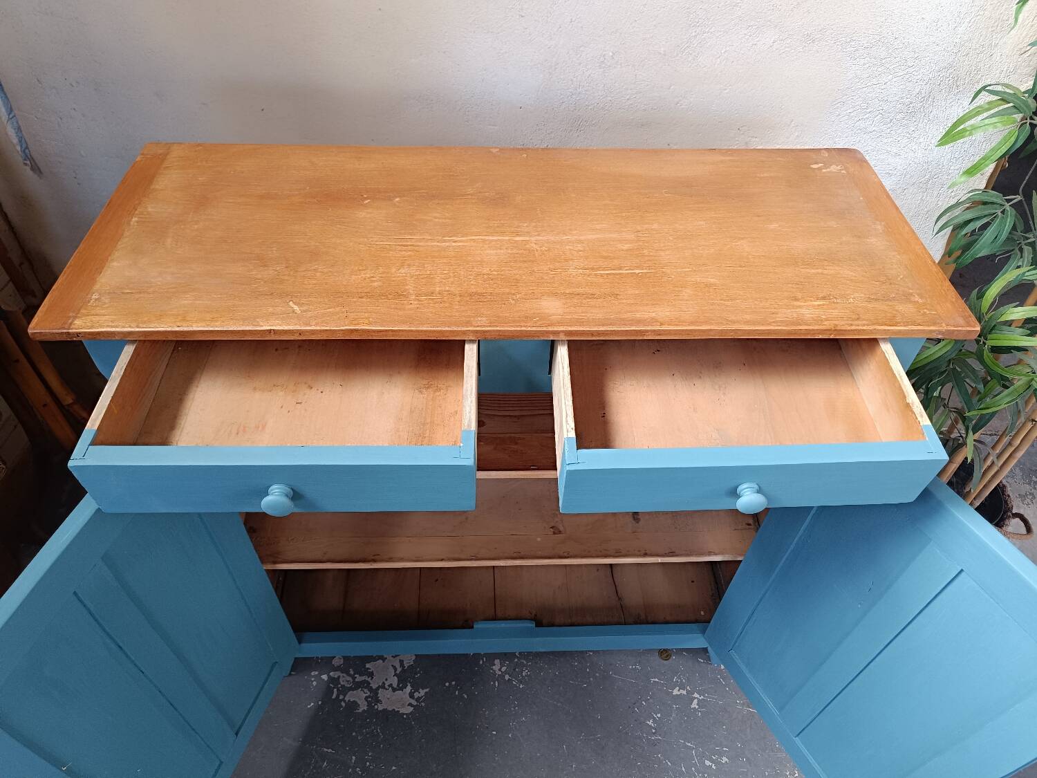 Buffet parisien bleu