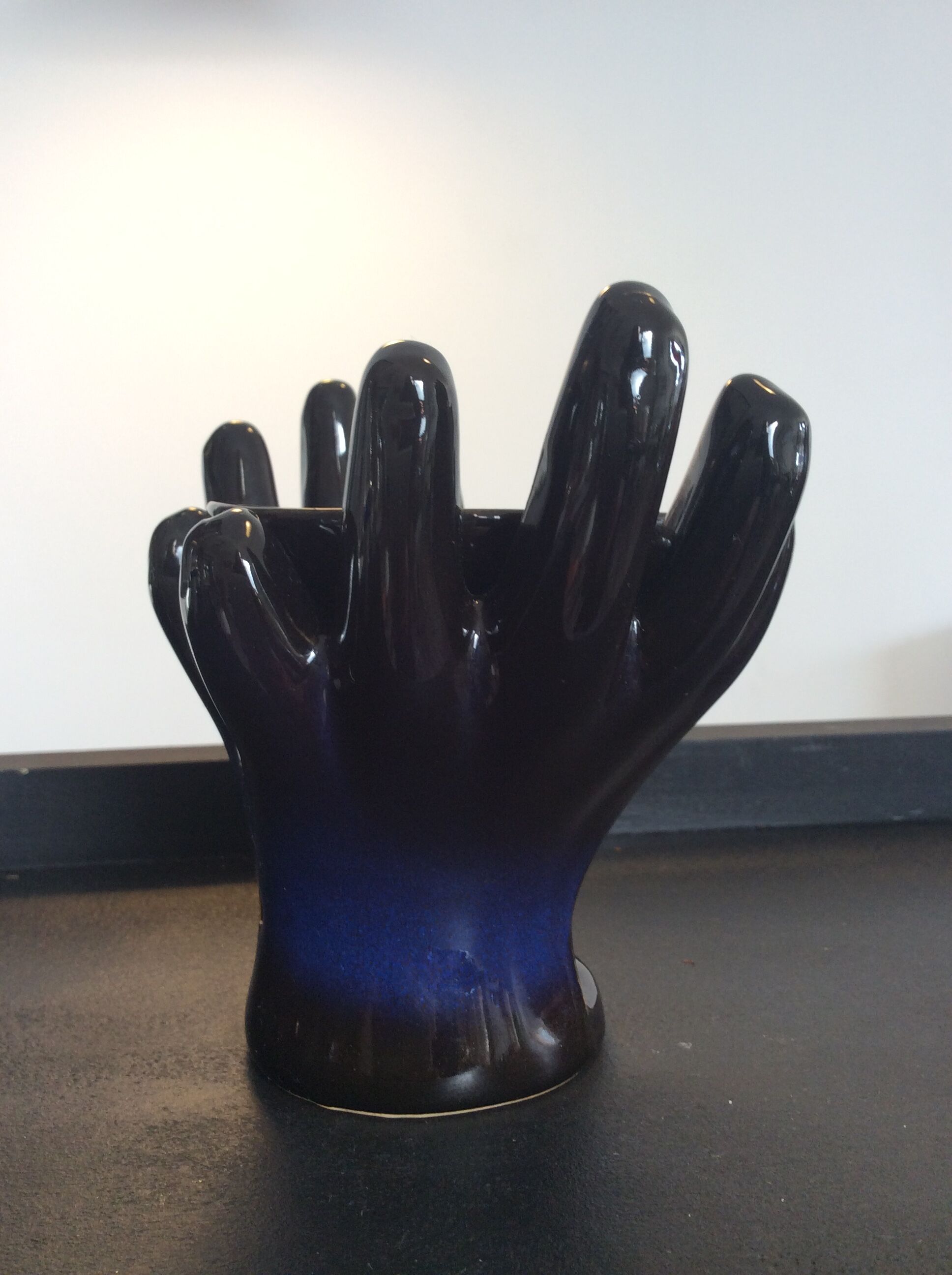 Ceramic hand pocket empty from the 70s