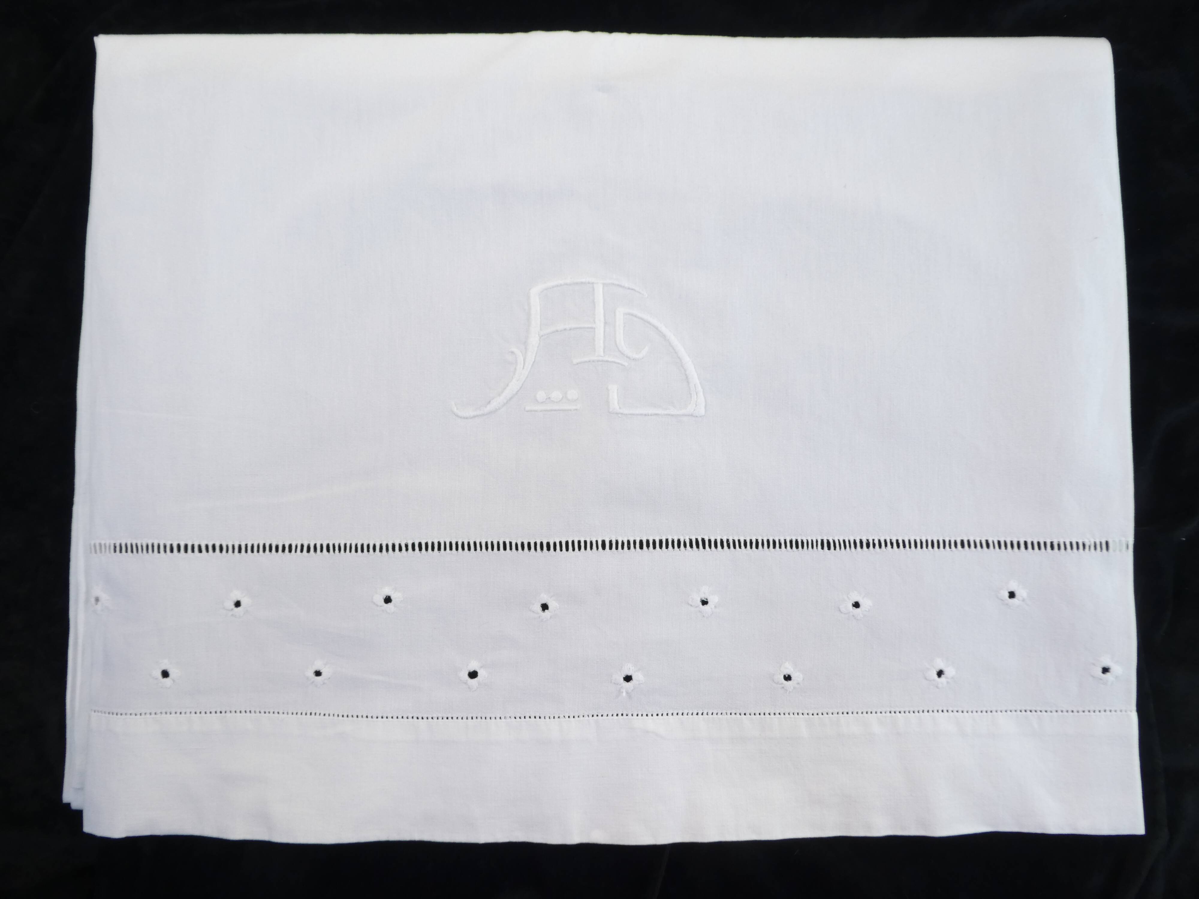 Old Cloth Metis 190 x 300 Day Scale Embroidery Monogram AD