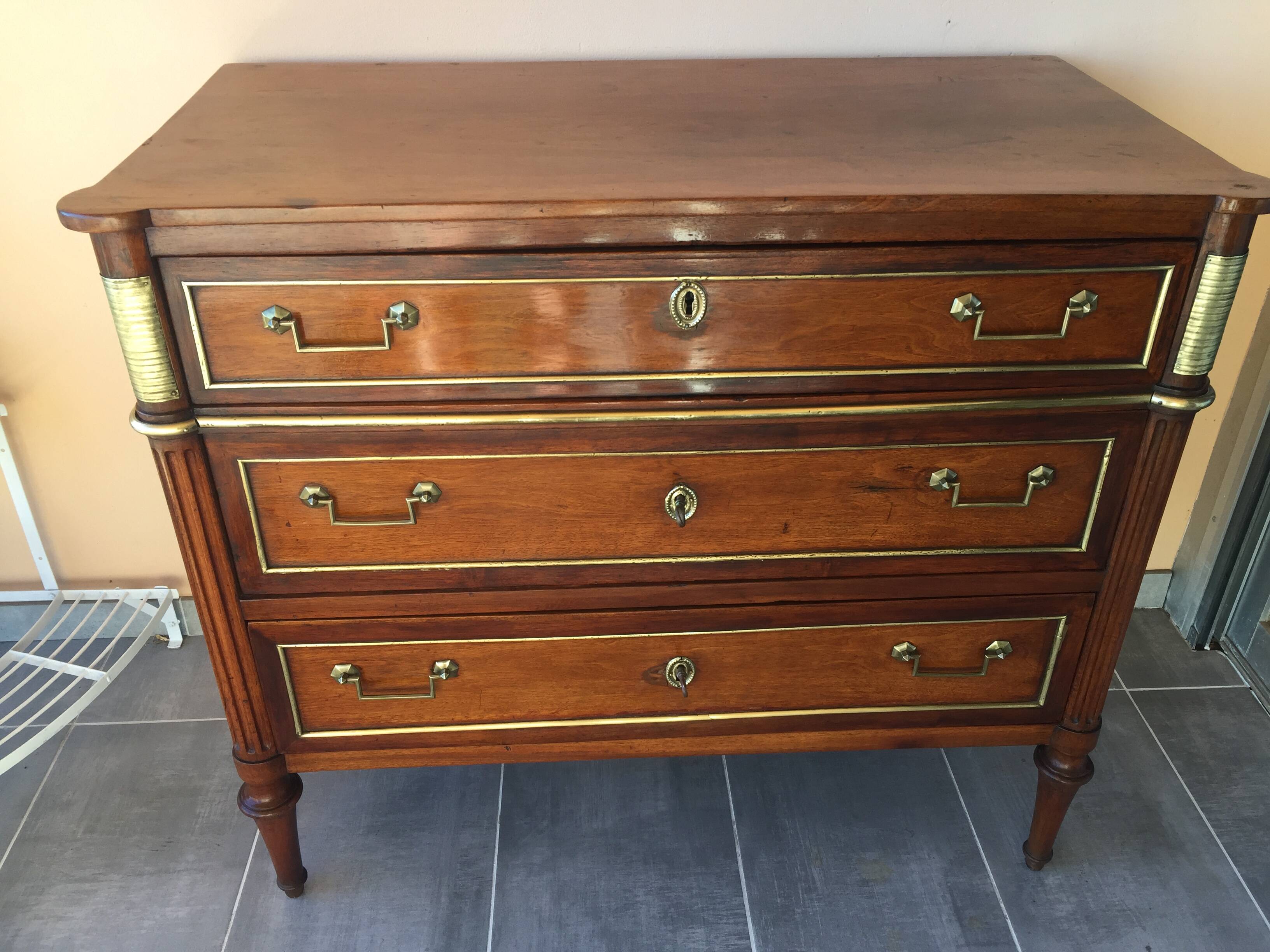 Directory chest of drawers