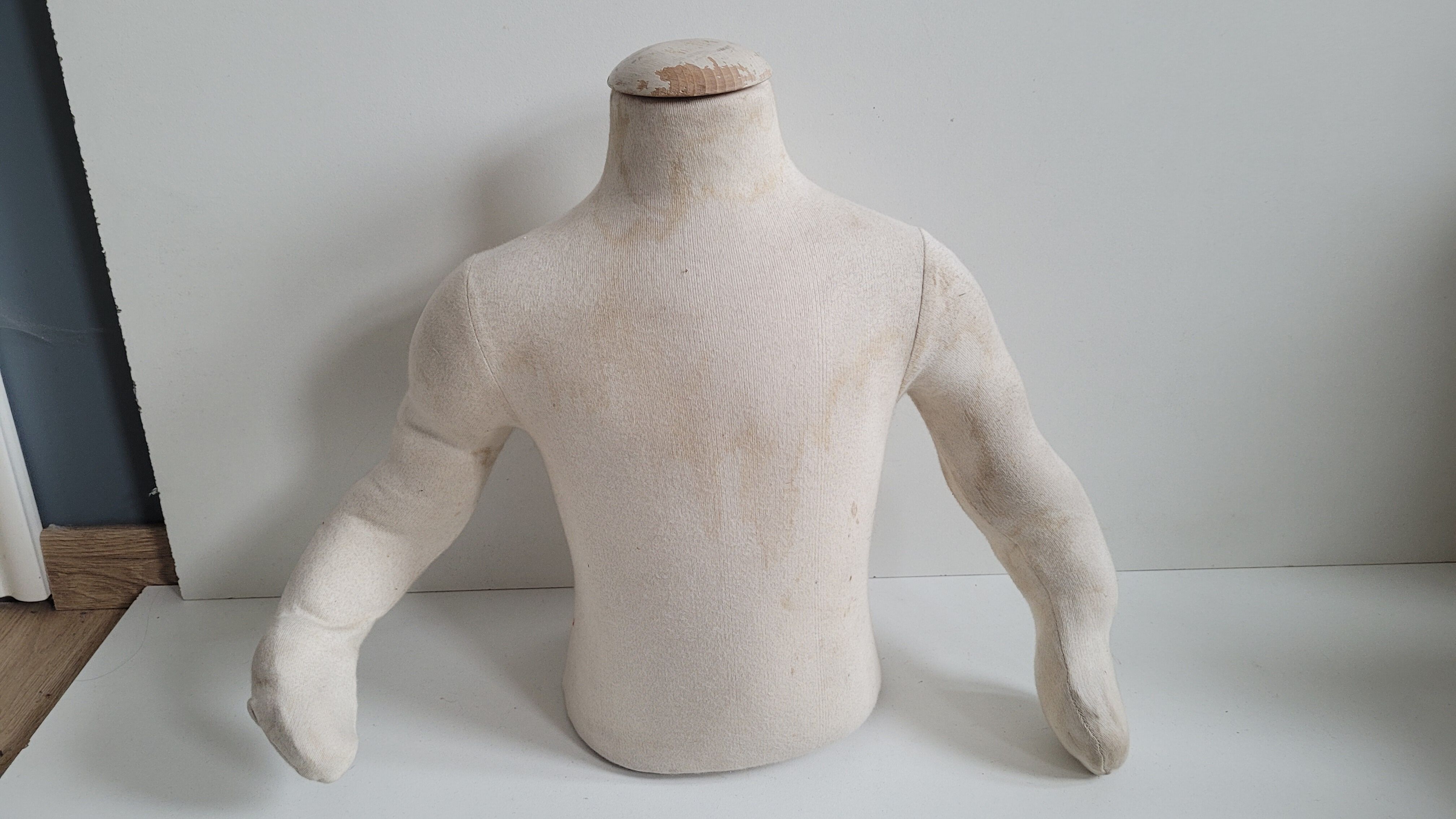 Mannequin wood fabric