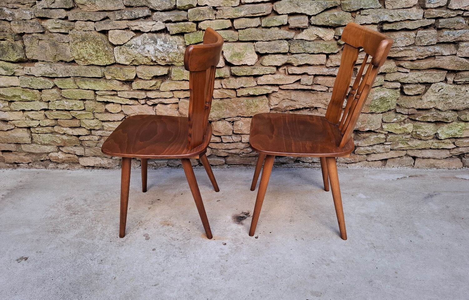 Chaises dépareillées