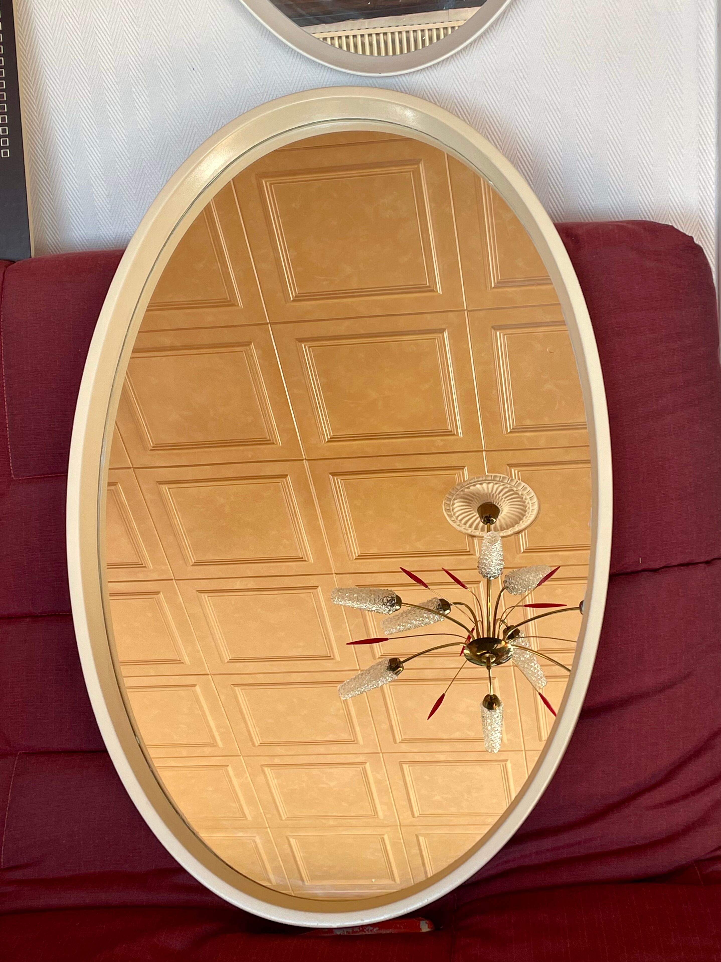 Oval pop mirror from the 60s 70s