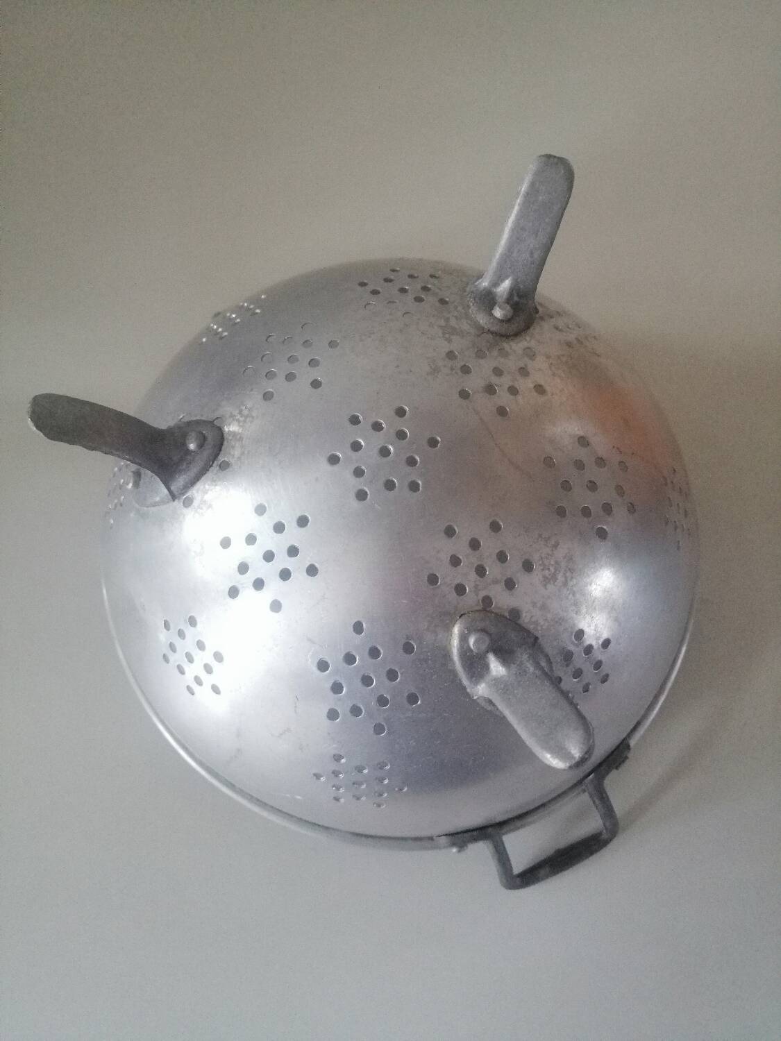 Aluminum strainer
