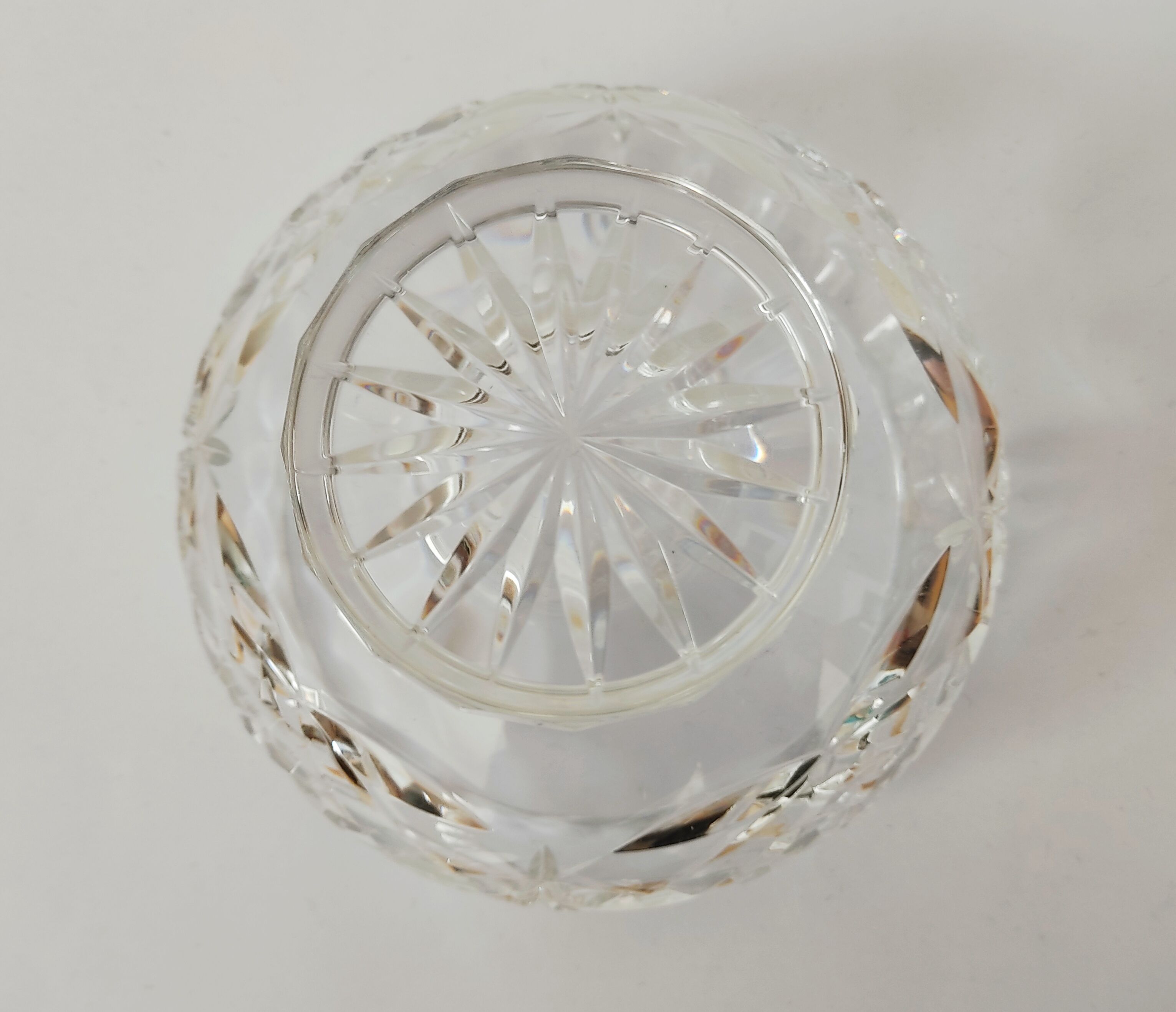 Trinket bowl in cut crystal