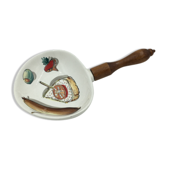 Ceramic aperitif dish and wooden handle.