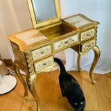 Venetian dresser from the 1960s/70s in carved wood with floral motifs.