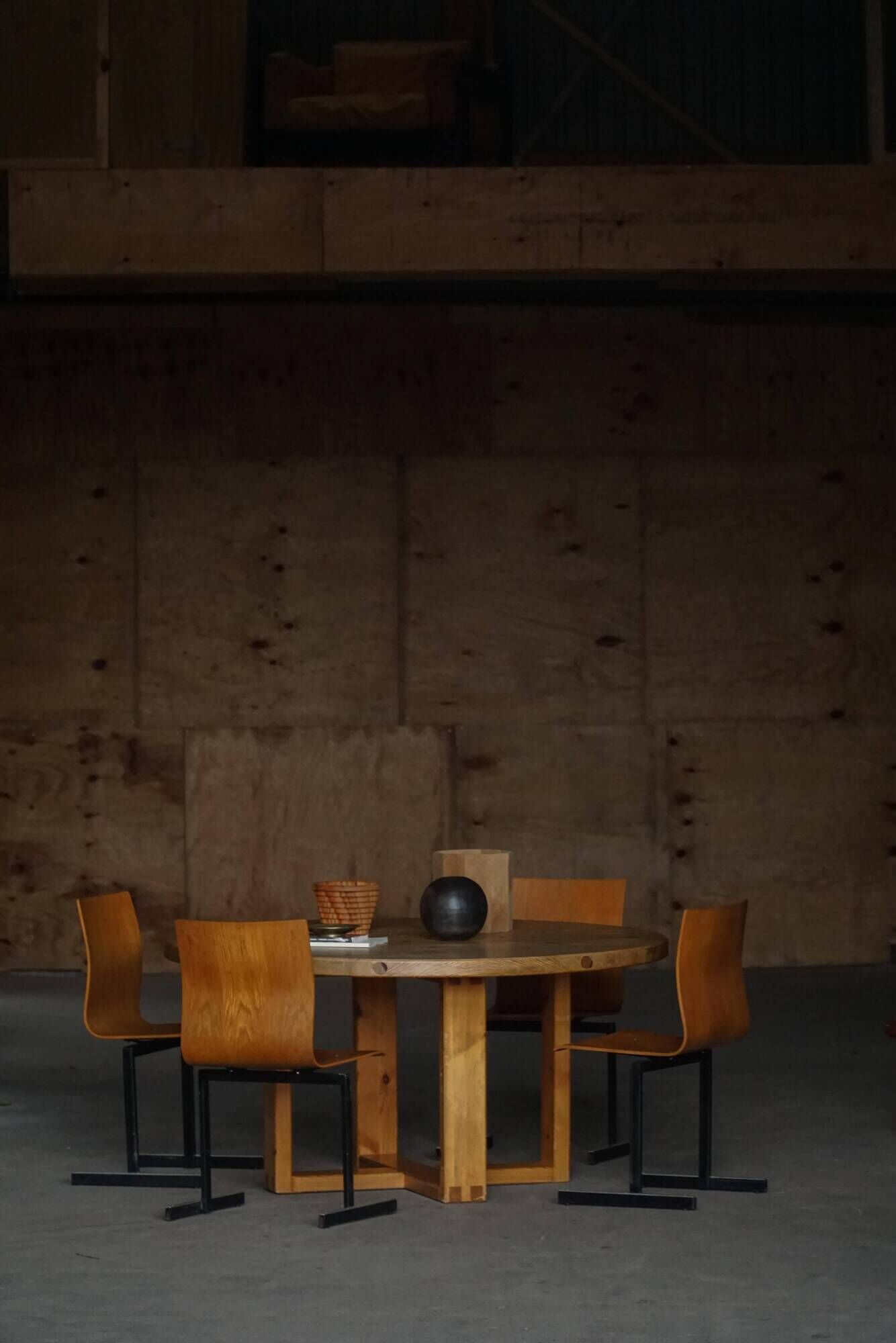 Set of 6 stackable industrial chairs by Niels Larsen, black metal and oak, 1960s.