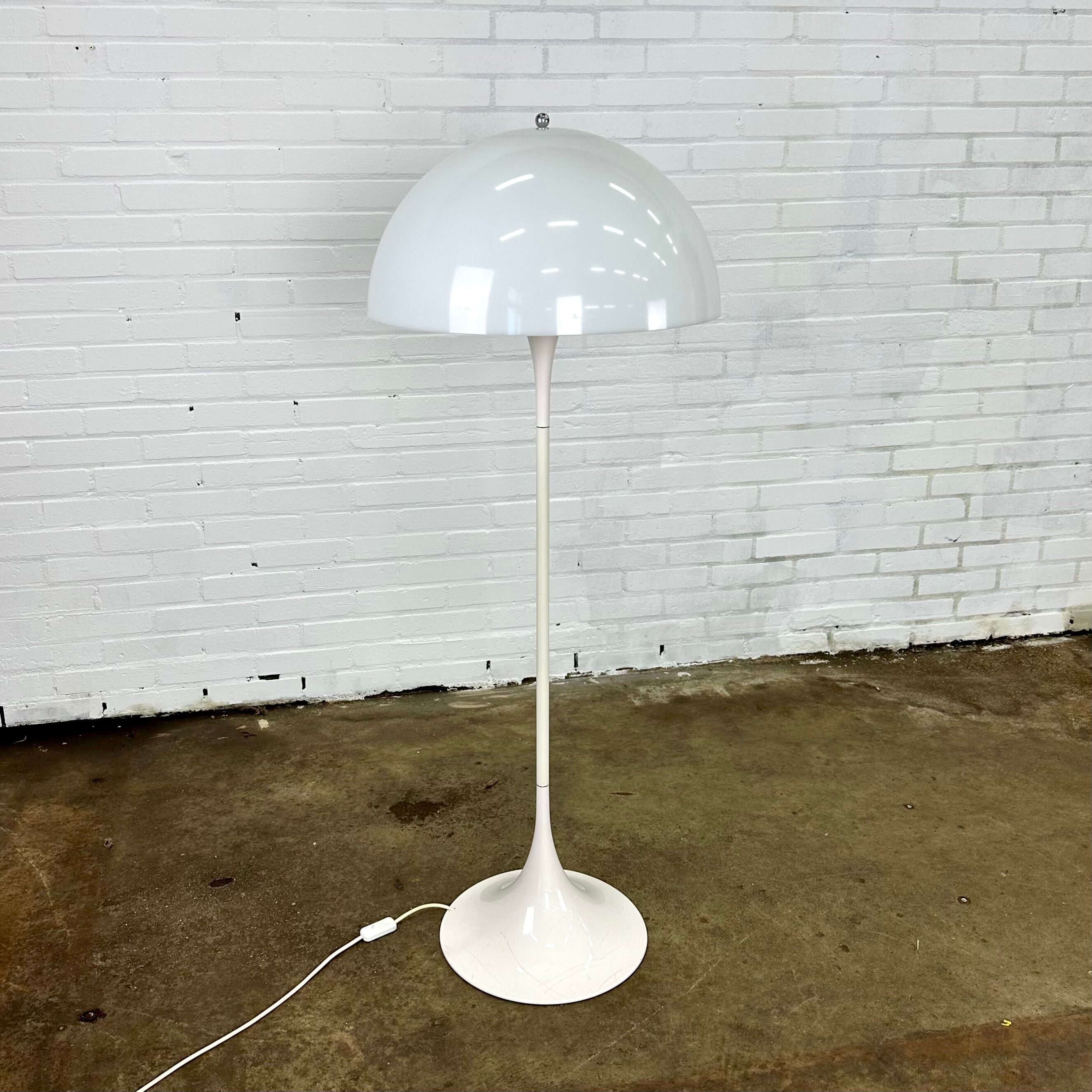 Lampadaire Panthella de Vener Panton, Louis Poulsen