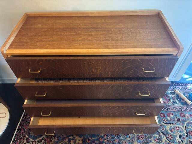 Chest of drawers