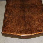 Table art déco en acajou et loupe d'orme vers 1930