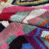 Berber Boujad rug in wool – A graphic and colourful piece