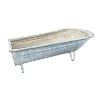 Zinc bathtub