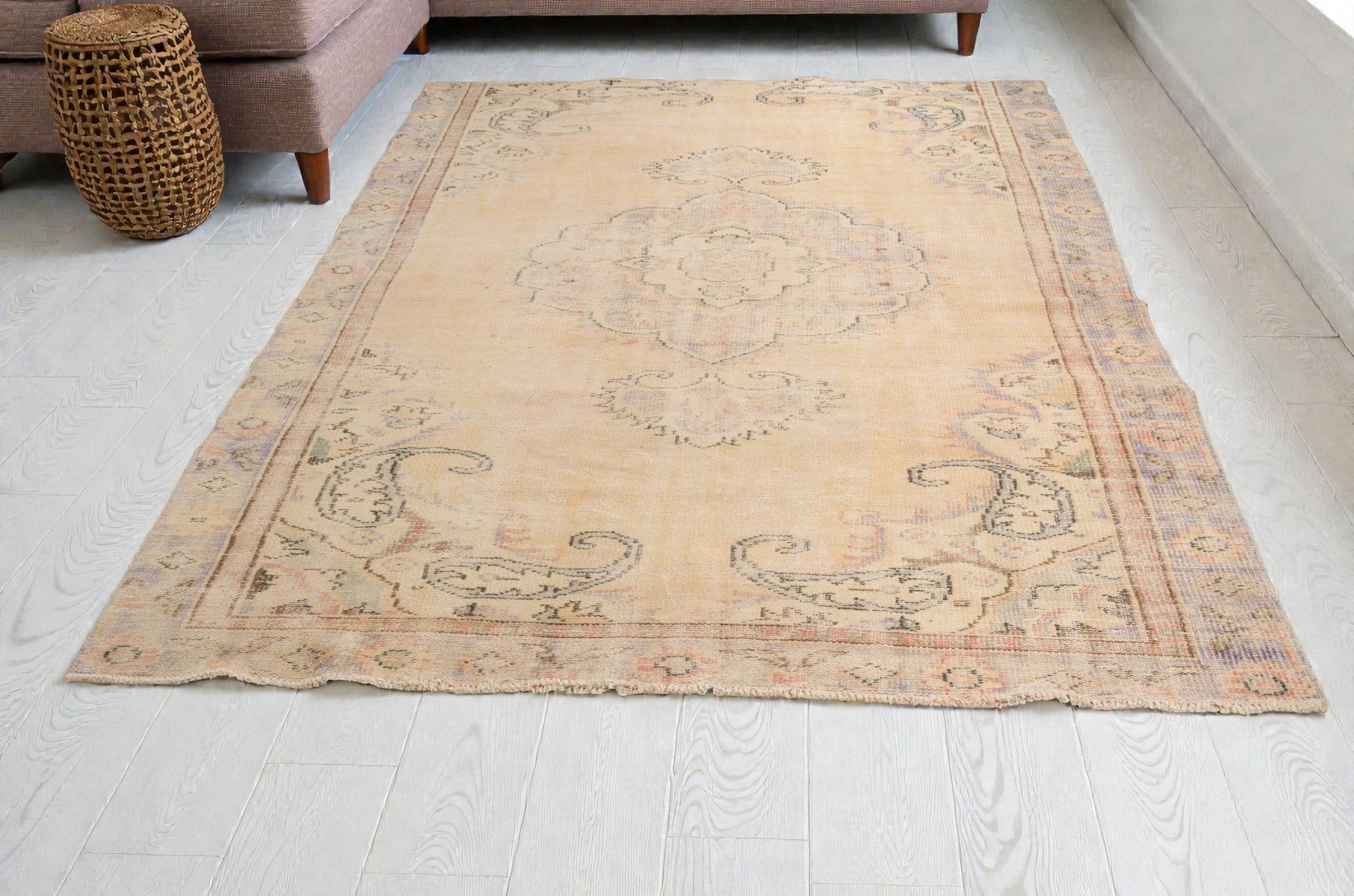 Tapis d'aire vintage Oushak floral