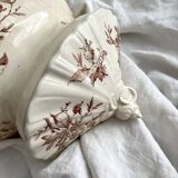 Antique wall fountain in ironstone, "Spring" Gien earthenware, late 19th century