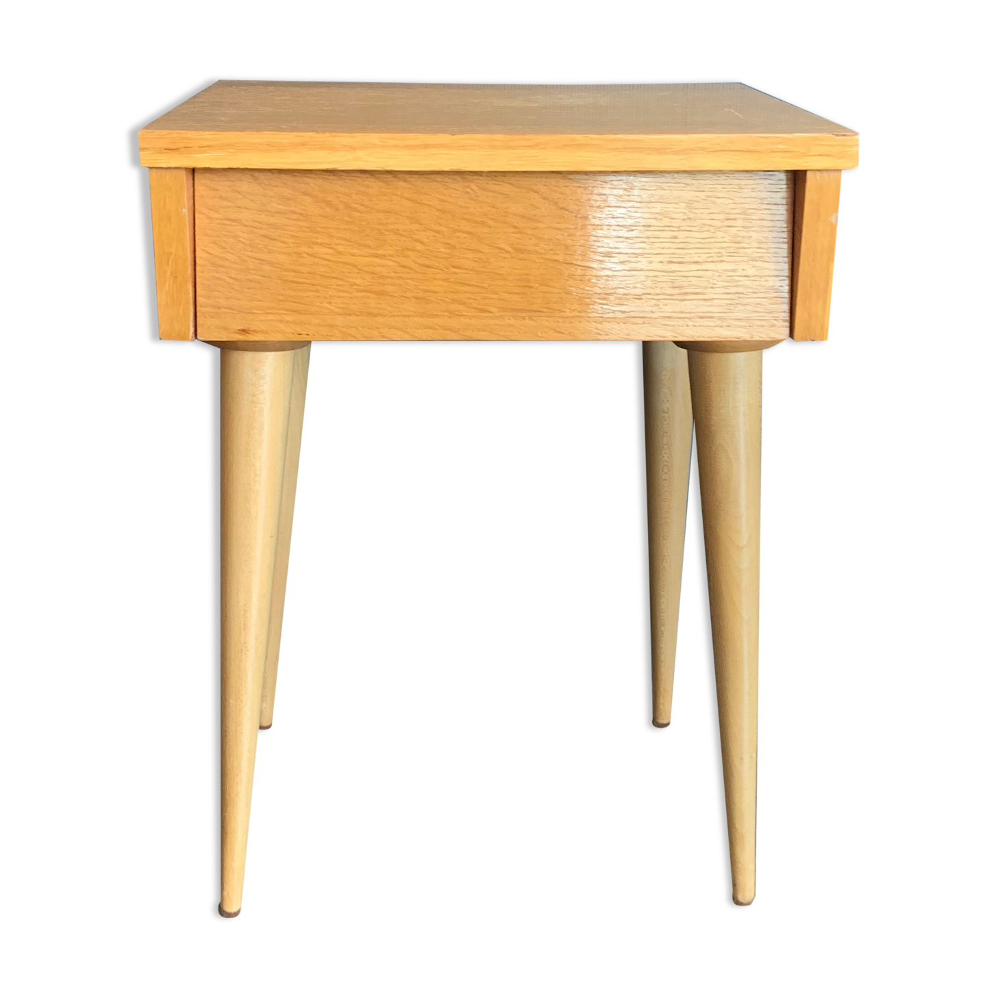 Bedside table compass feet