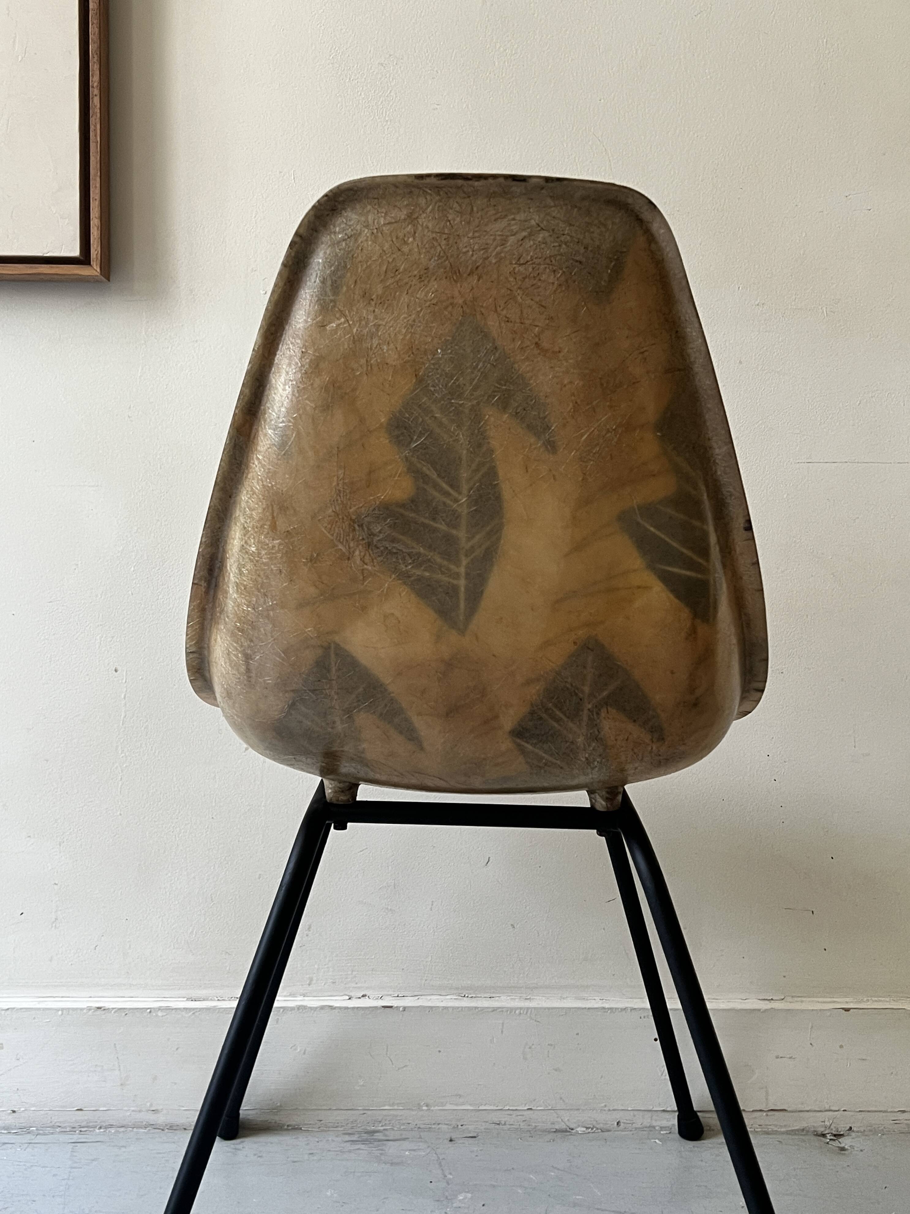 Chair in fibreglass and metal by René-Jean Caillette, stork, 1950 design.