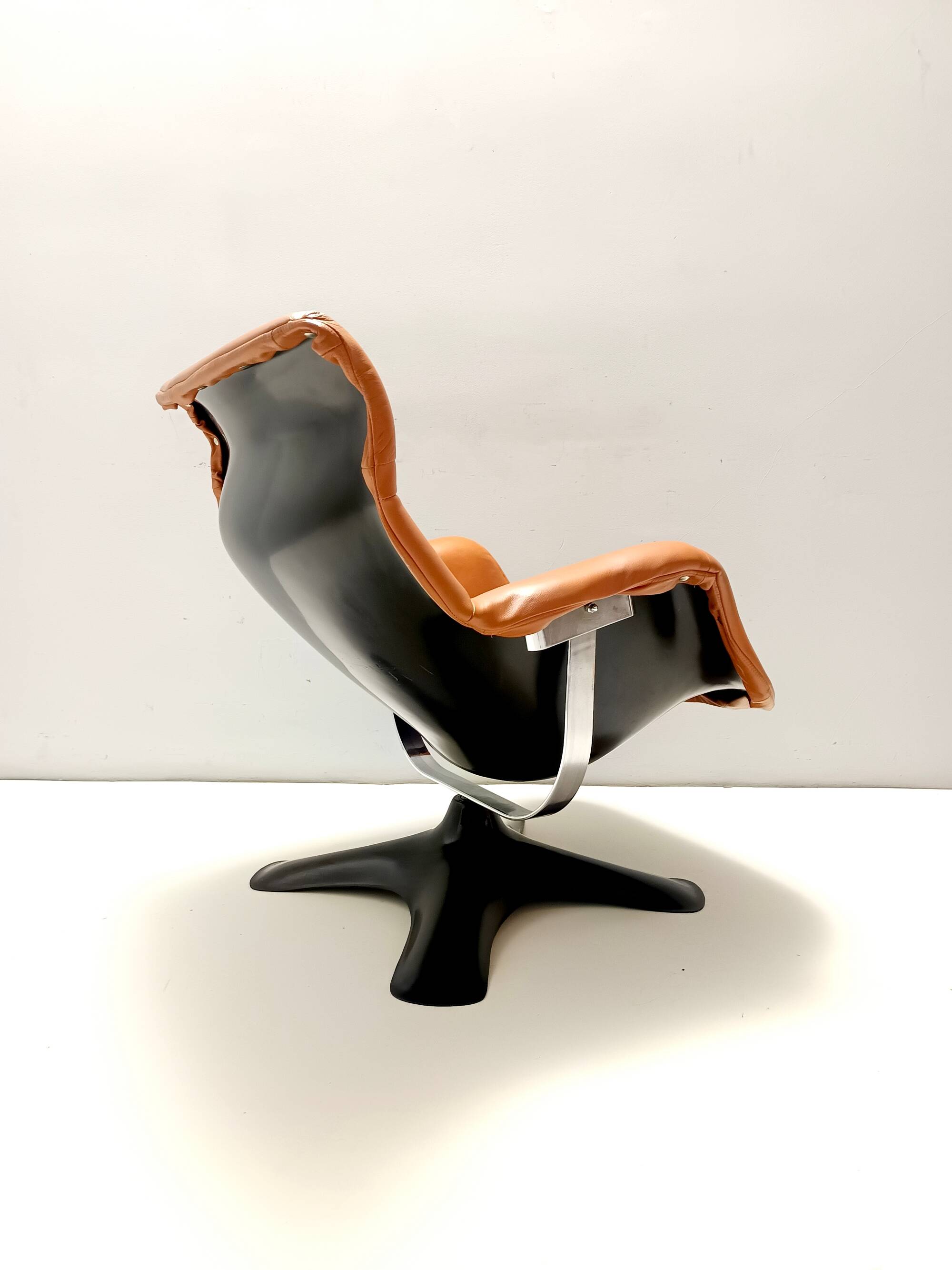 Karuselli Lounge Chair by Yrjö Kukkapuro for Haimi in Orange Leather, 1970s