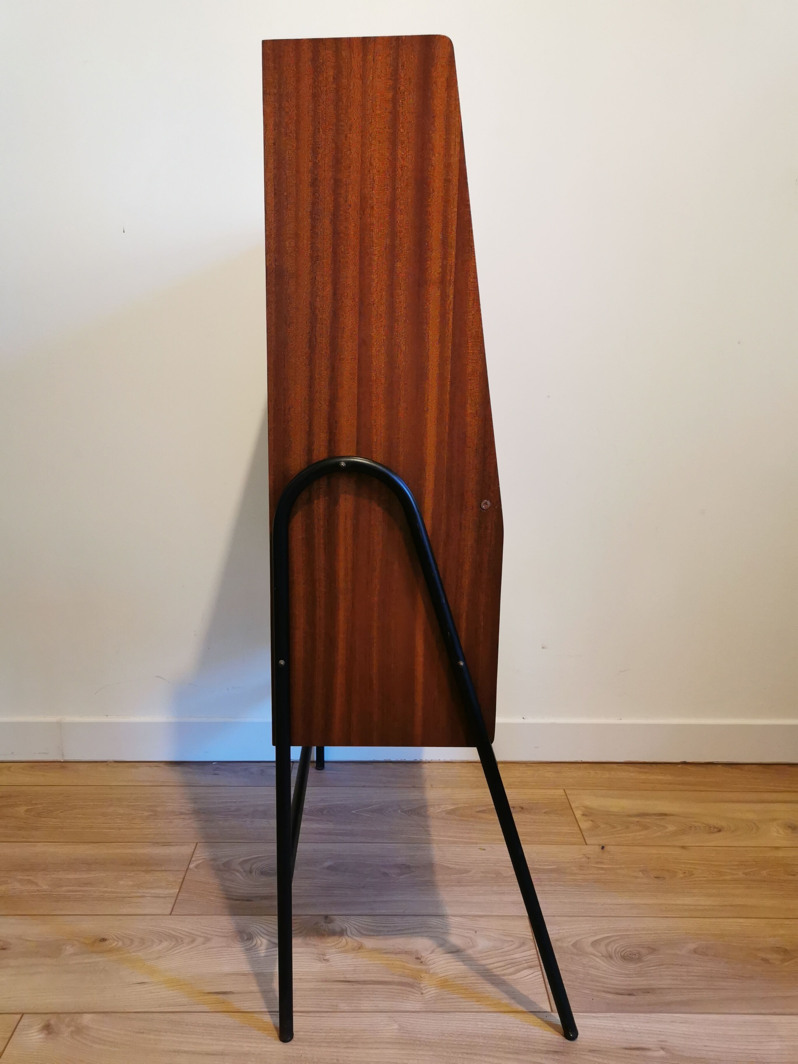Secretary of the 50s on metal legs