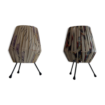 Paire de lampes de table avec abat-jour en plastique et base tripode, années 1960, Italie