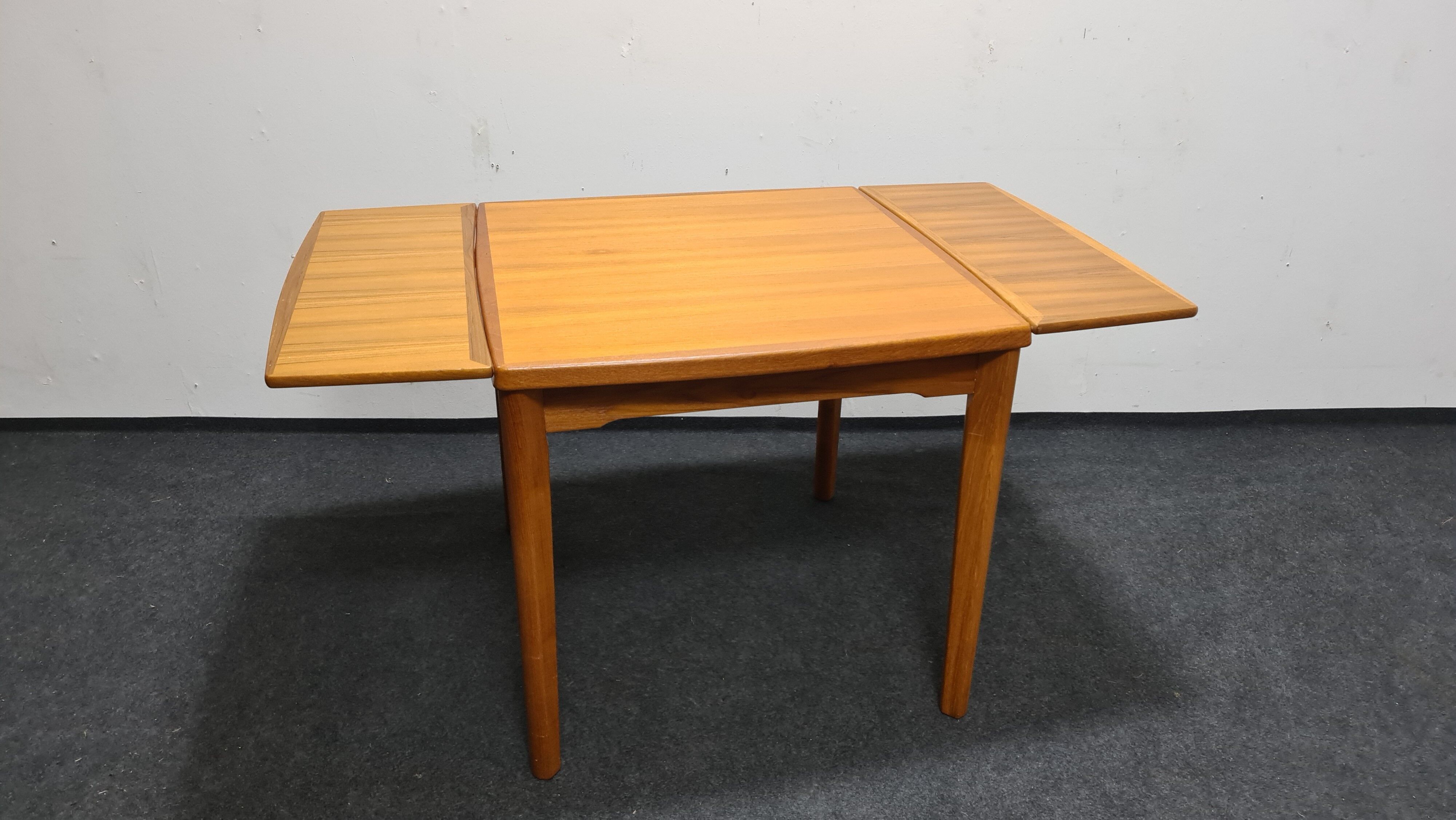 Vintage teak dining table quit possibly Danish design