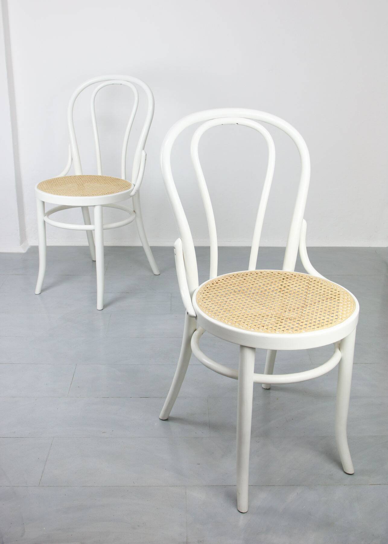 No. 18 White Chairs by Michael Thonet, Set of 4