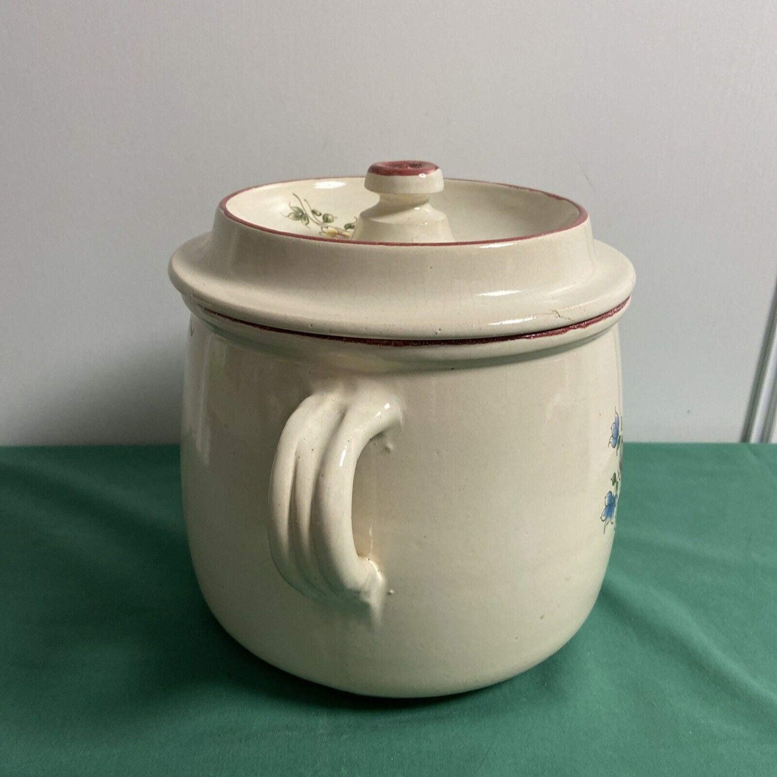 Pot shape pot with vintage ceramic lid floral decoration
