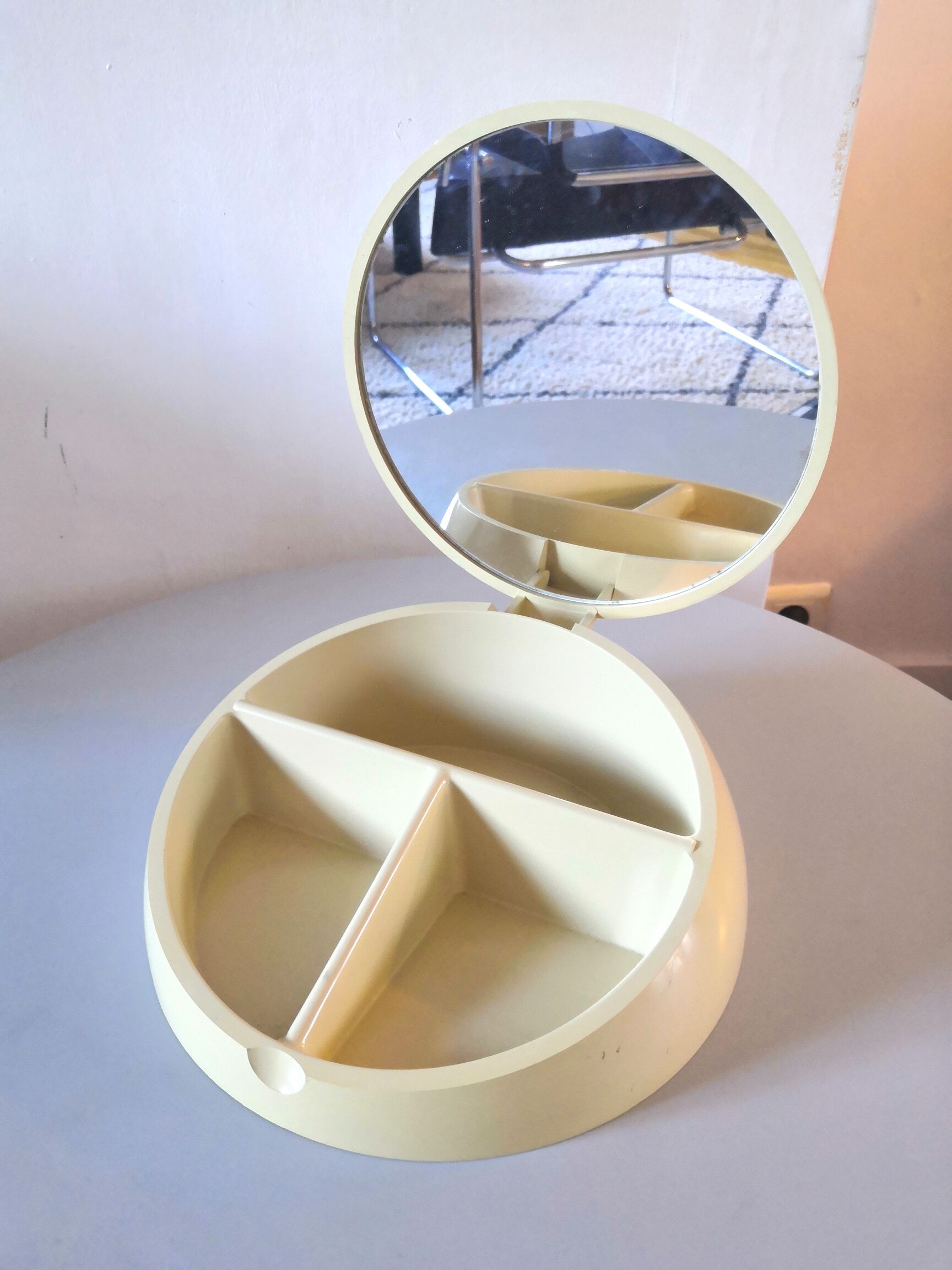 Folding makeup box design Makio Hasuike 70s, Gedy editions