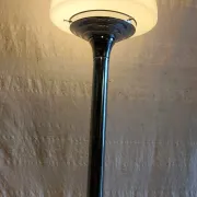 Table lamp in Bauhaus style with chrome metal and opaline globe - mid 20th century.