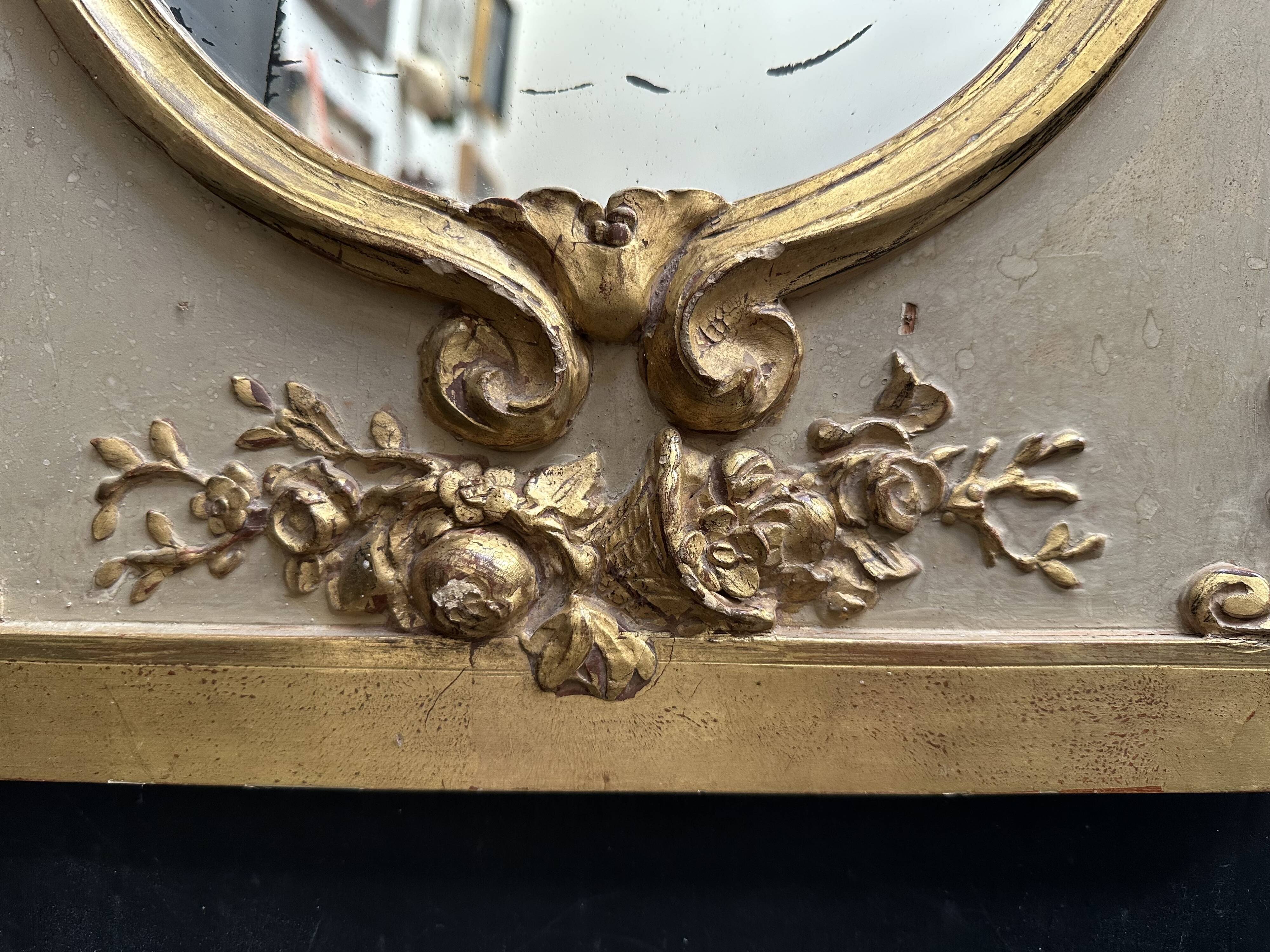Napoleon III mirror in carved gilded wood, oval mercury glass.